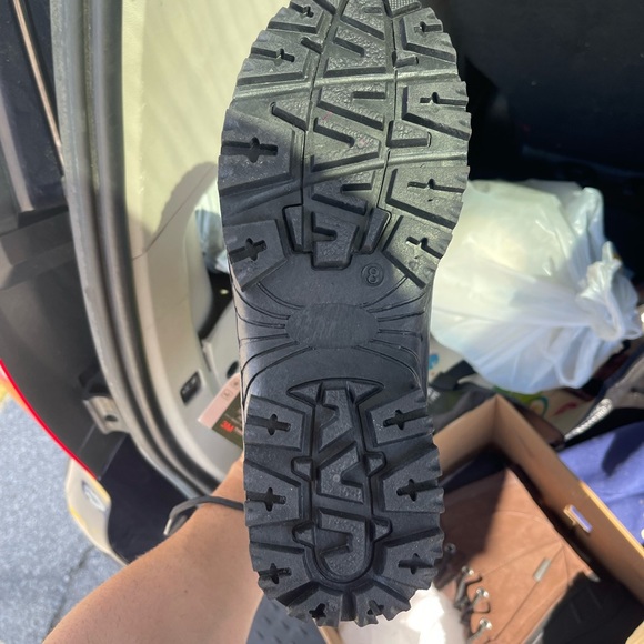 Waterproof boots - Picture 2 of 2